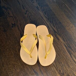 Havaianas Tan and Gold Women's Flip Flops